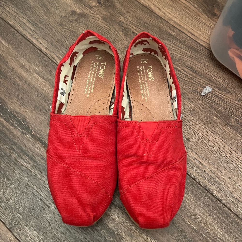 Women’s Toms Red Classics
